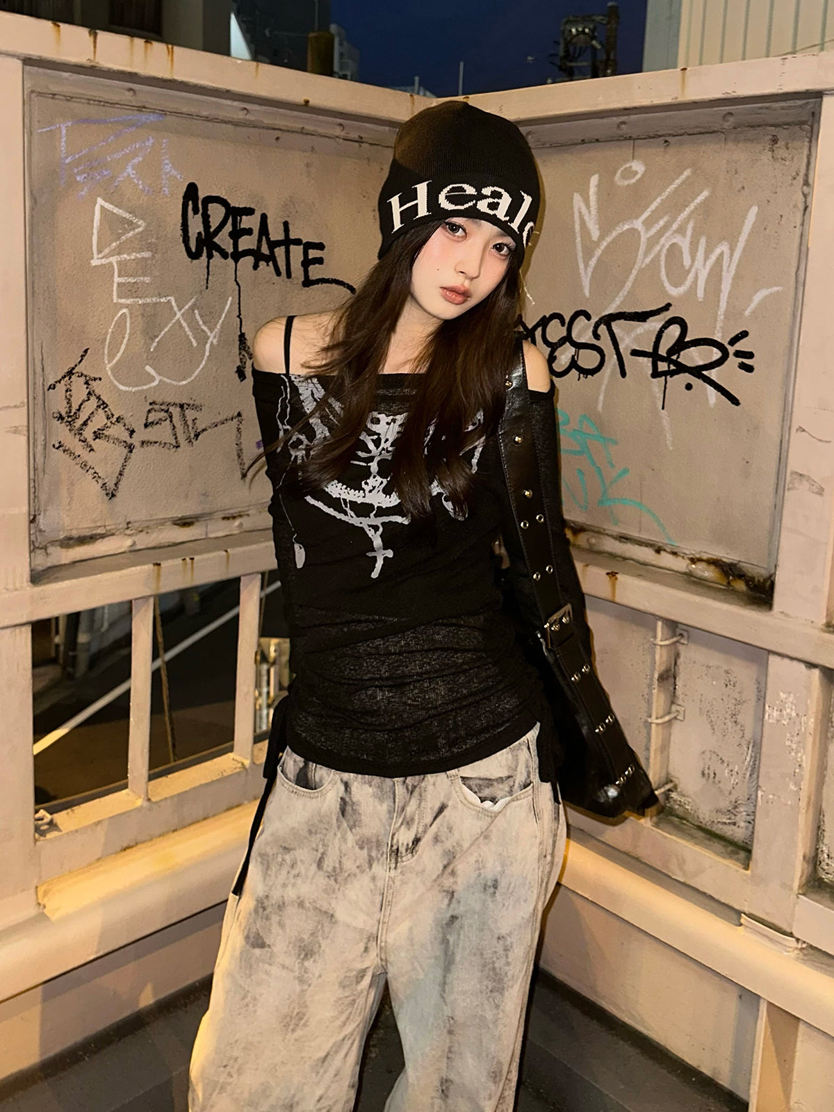 ネックレスデザインオフショルシアーカットソー