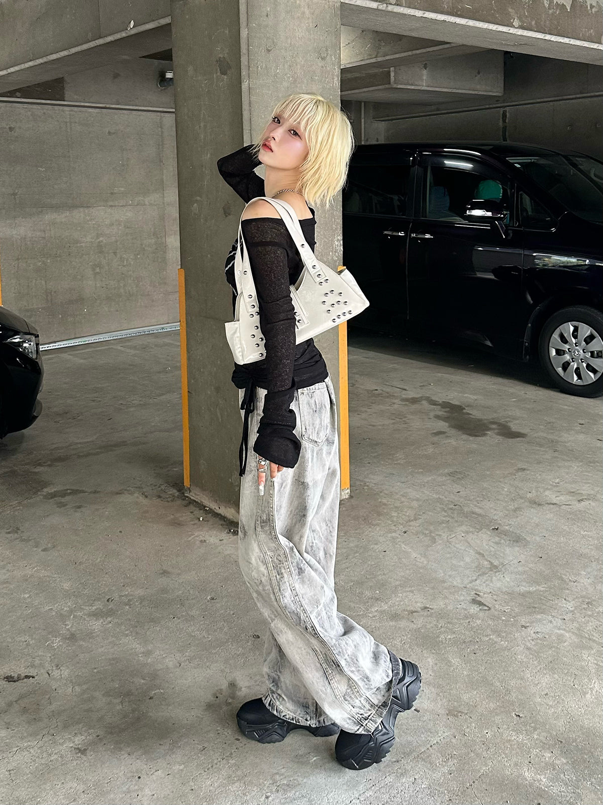 皮革触感铆钉手提包