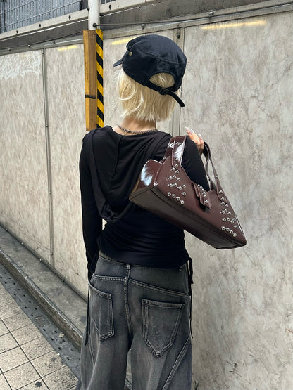 皮革触感铆钉手提包