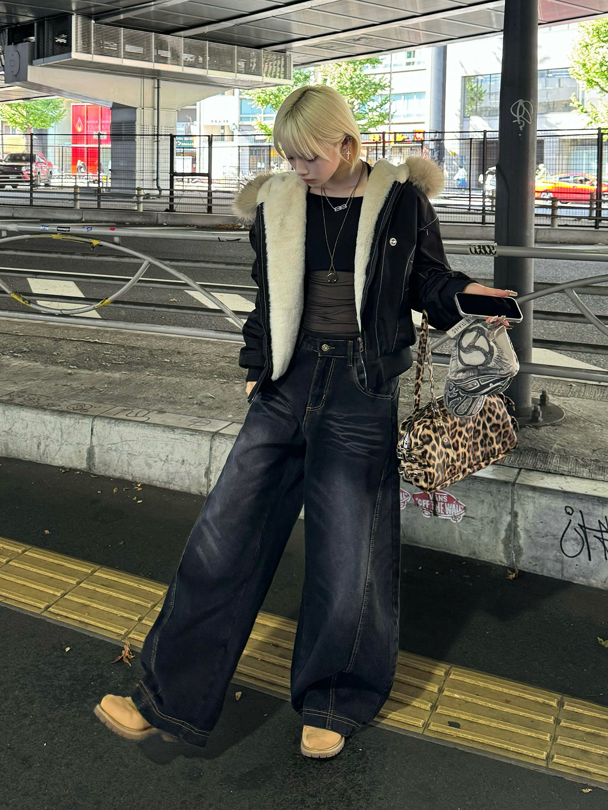 ボリュームカーブシルエットワイドデニムパンツ