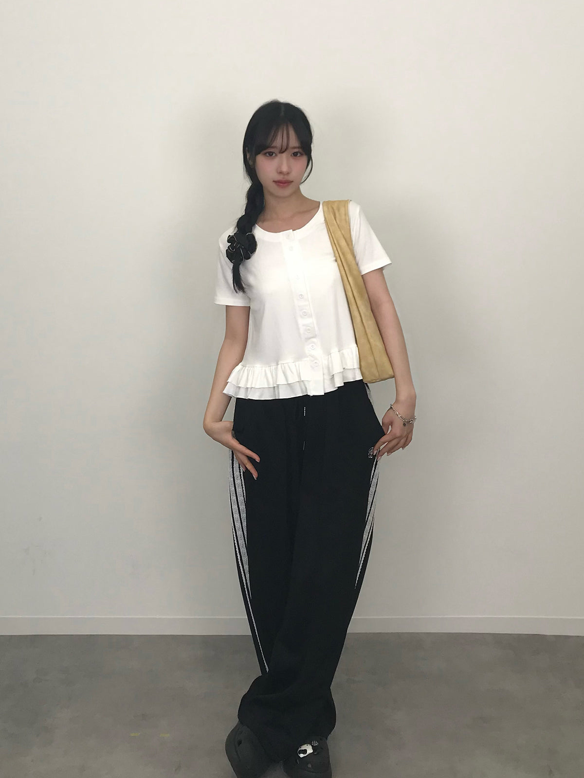 フリルヘムボタンTシャツ