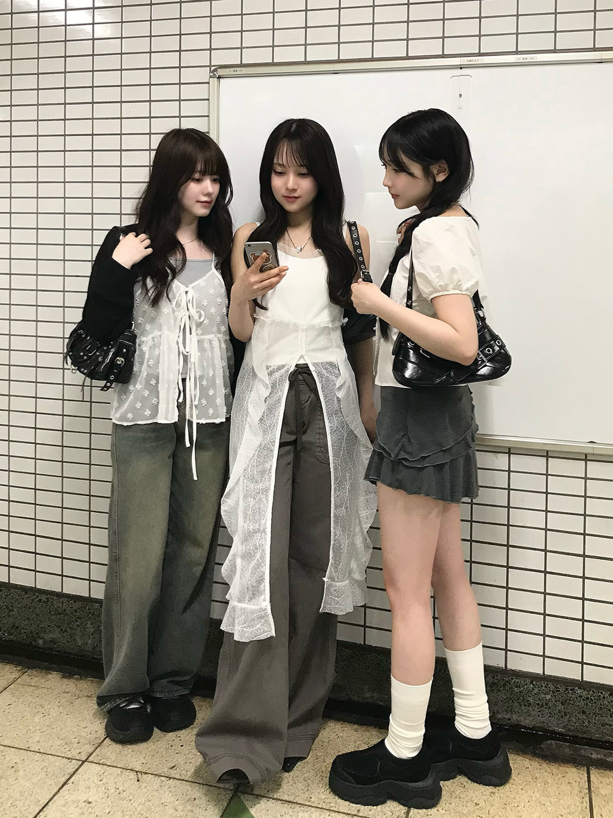 フロントリボンフラワーシアーキャミソール