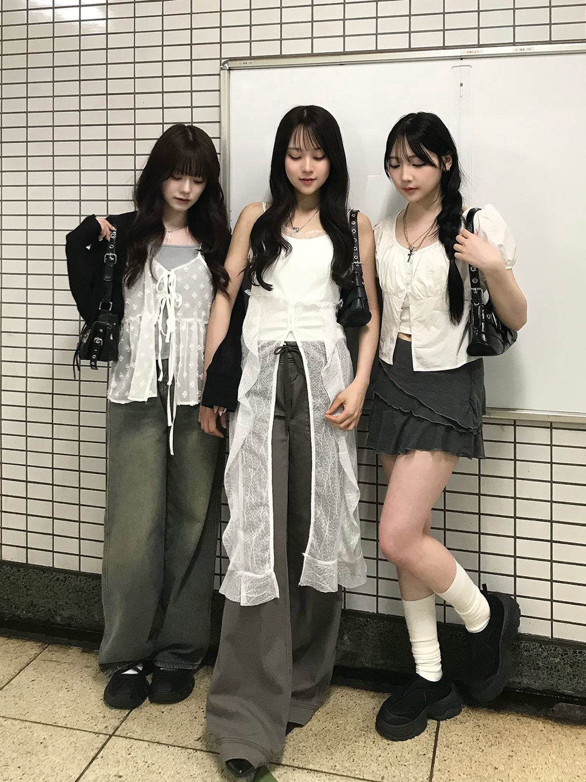 フロントリボンフラワーシアーキャミソール