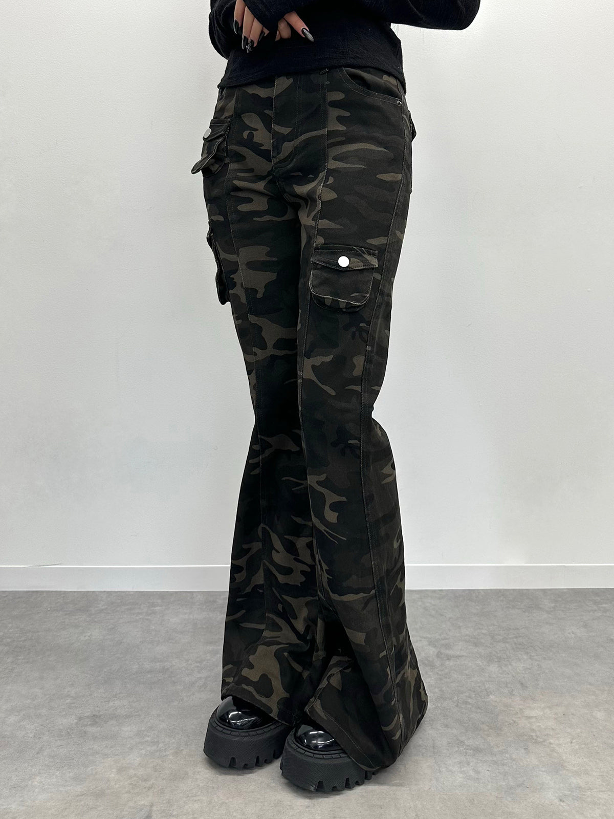 カモフラージュフレアデニムパンツ