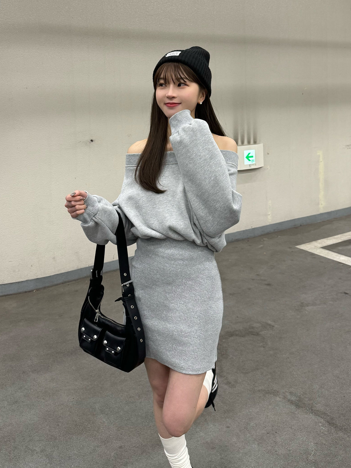 露肩運動衫緊身迷你連衣裙