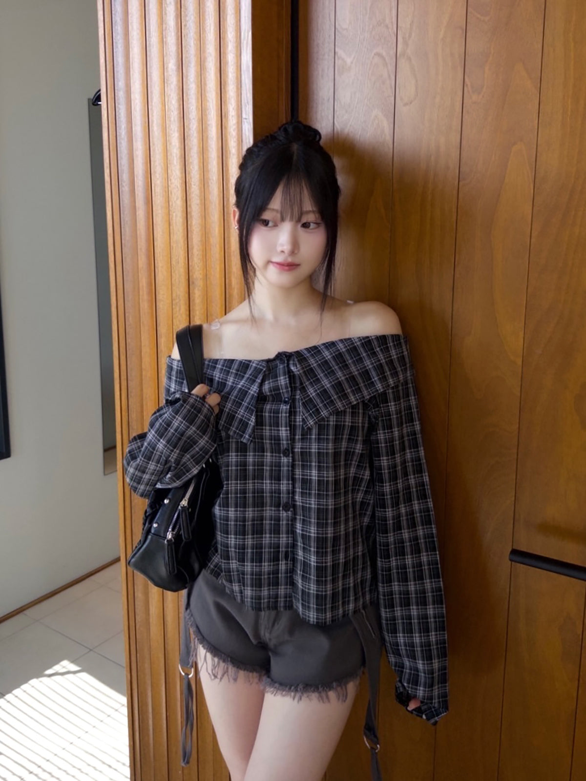 オフショルチェックブラウス