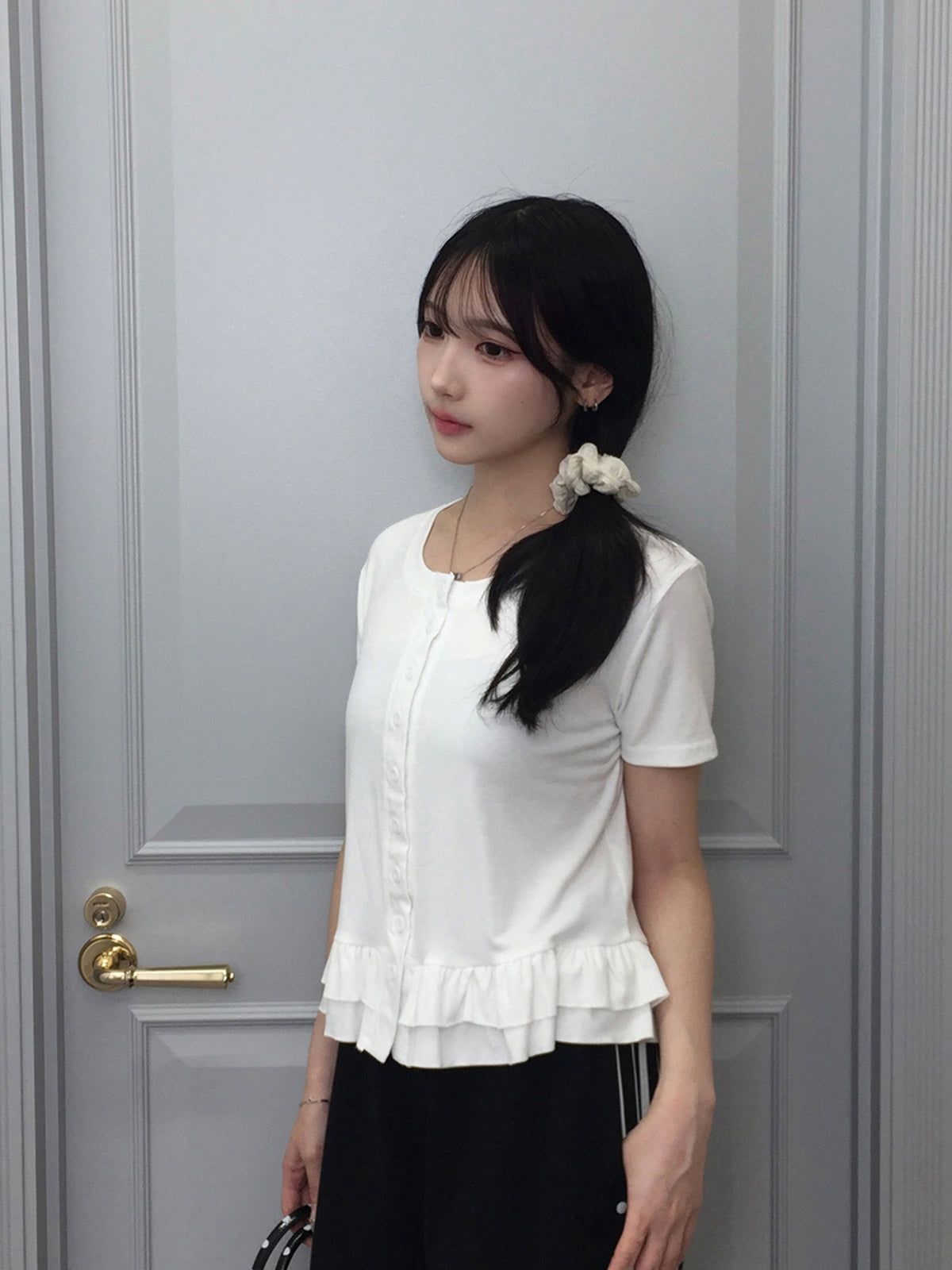 フリルヘムボタンTシャツ