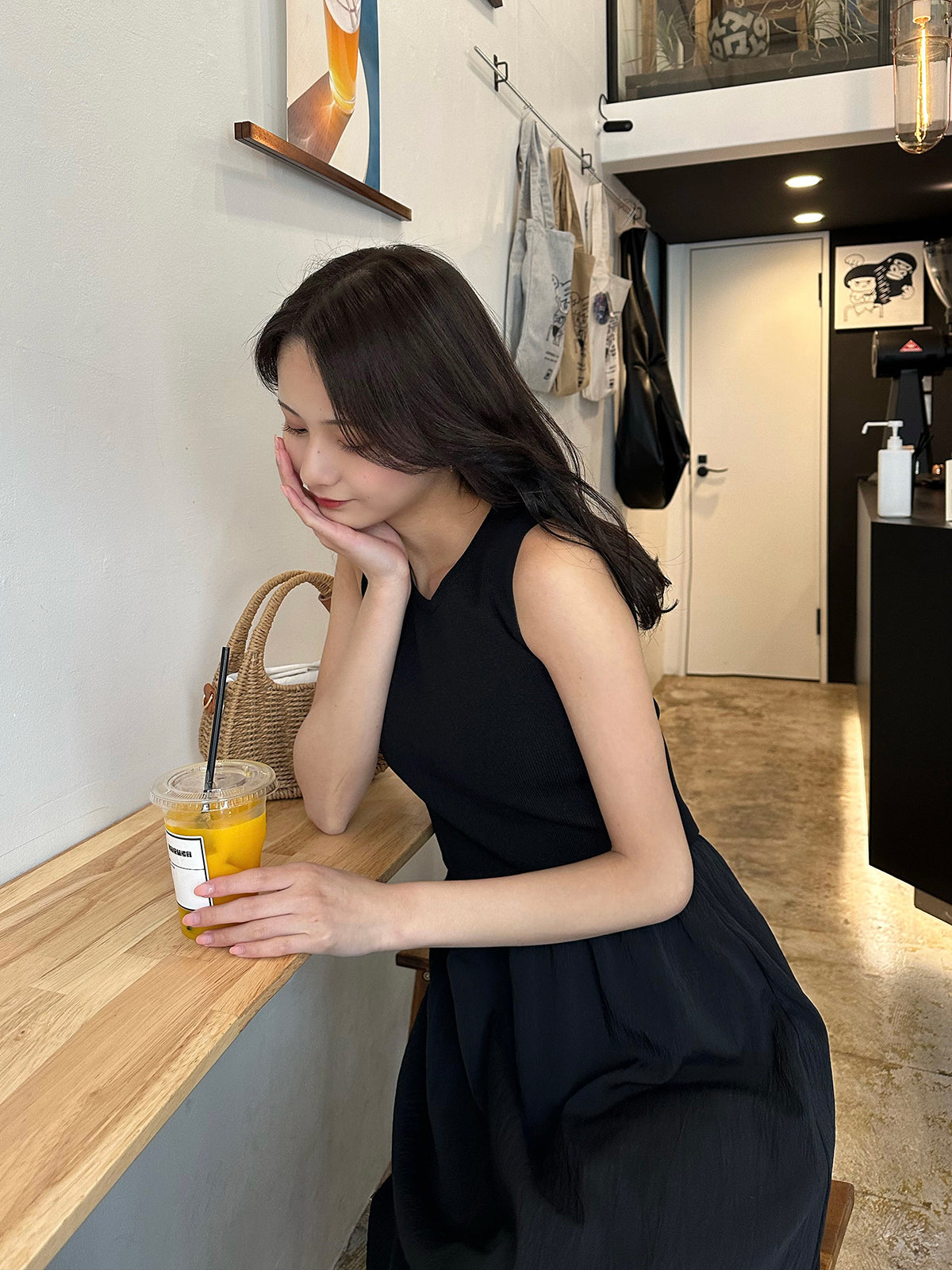 Sleeveless docking dress