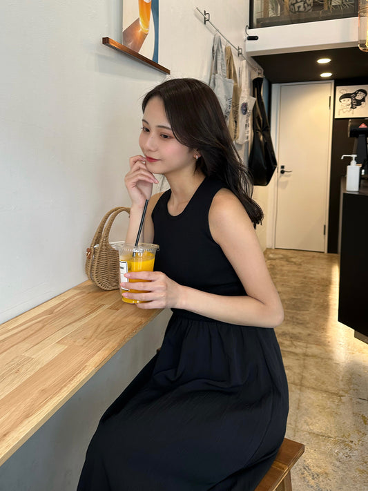 Sleeveless docking dress