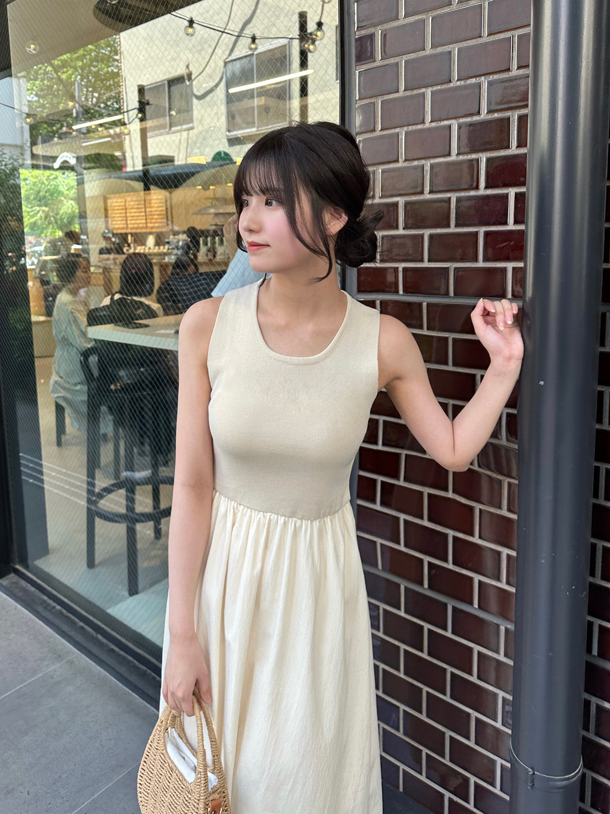 Sleeveless docking dress