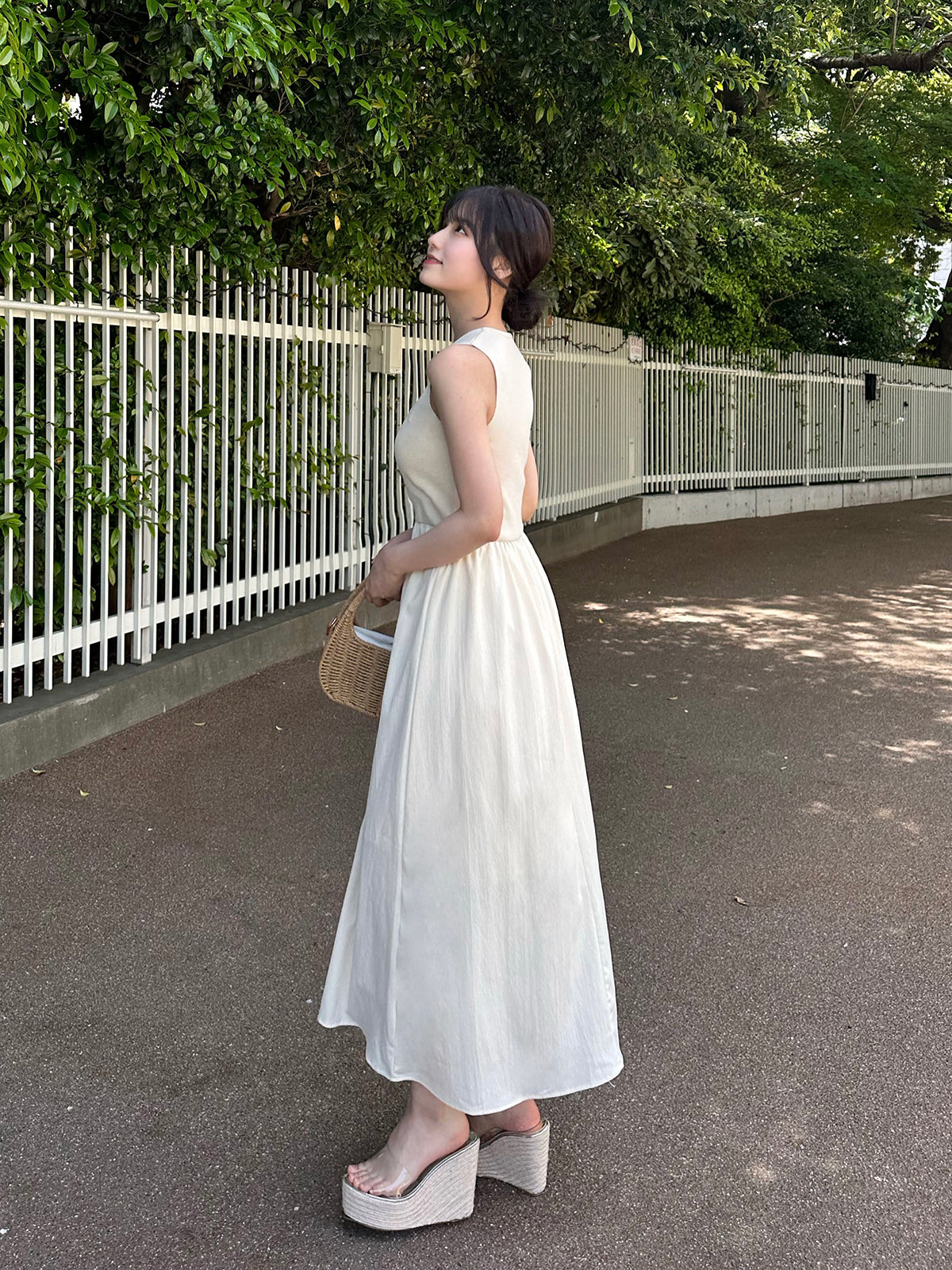 Sleeveless docking dress
