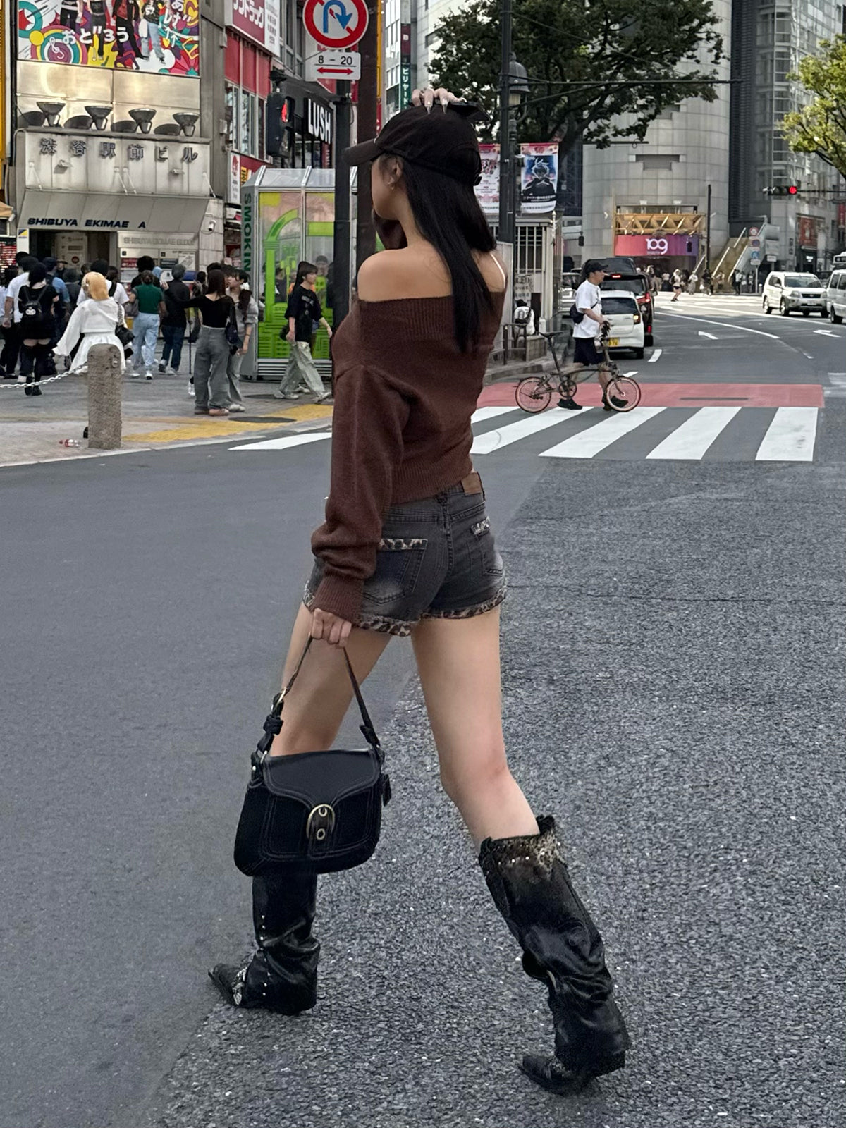 オフショルダブルジップニット