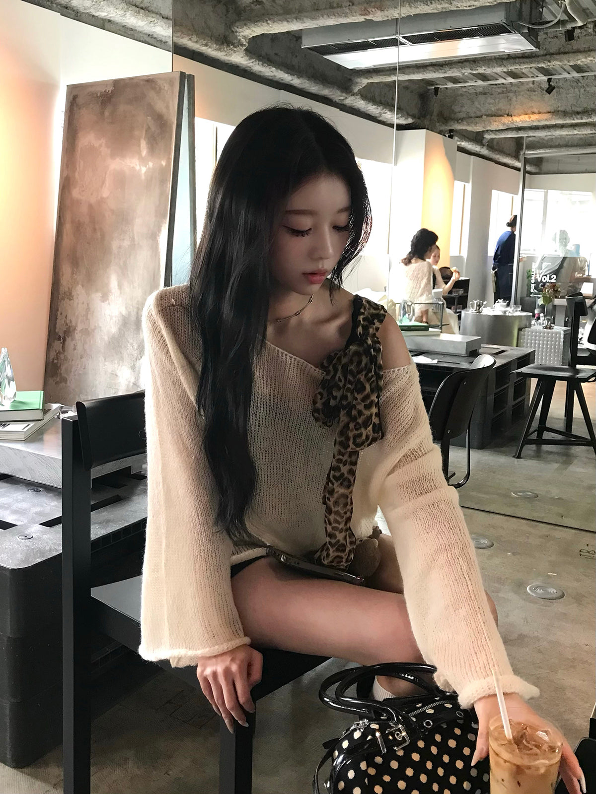 レオパードショルダールーズニット