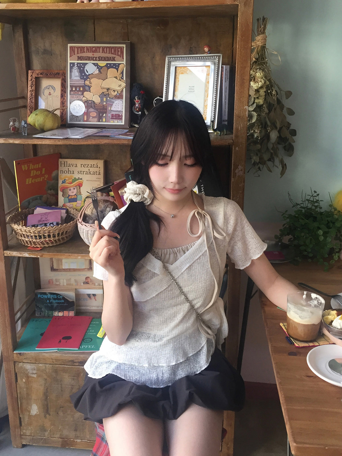 レイヤードホルターフリルシアーニット