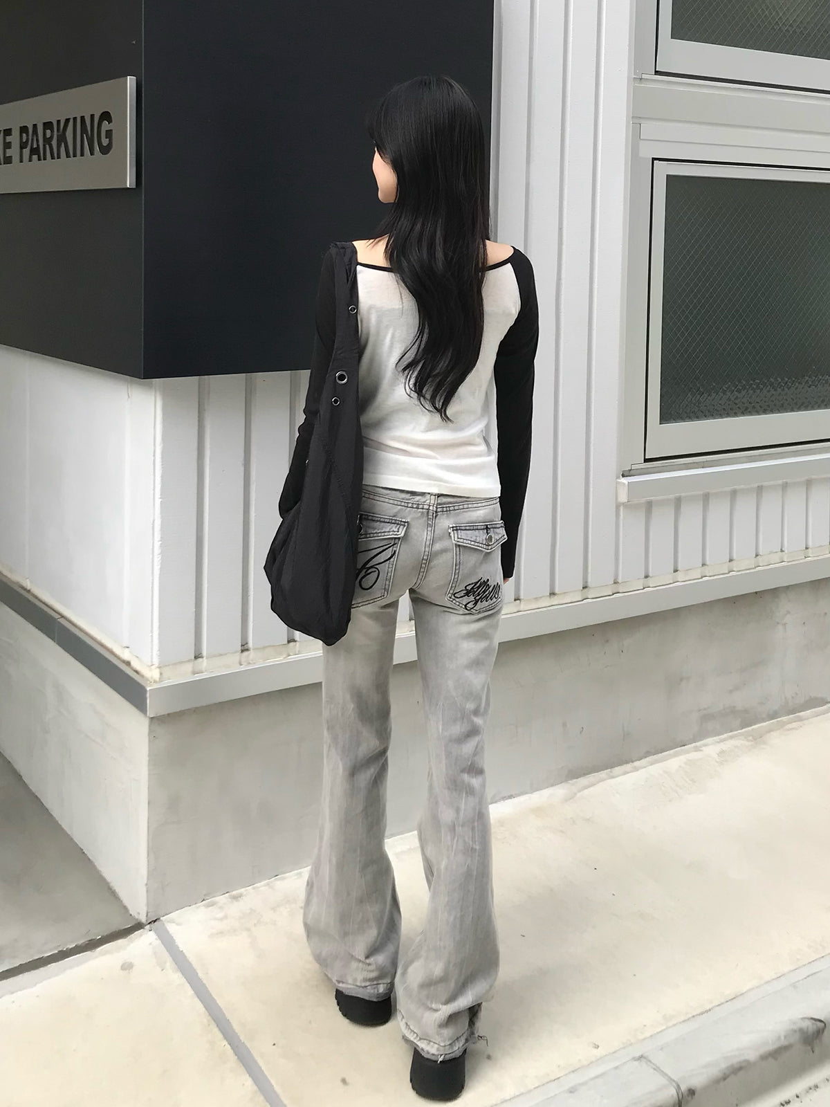 ローライズエンブロイダリーデニムパンツ