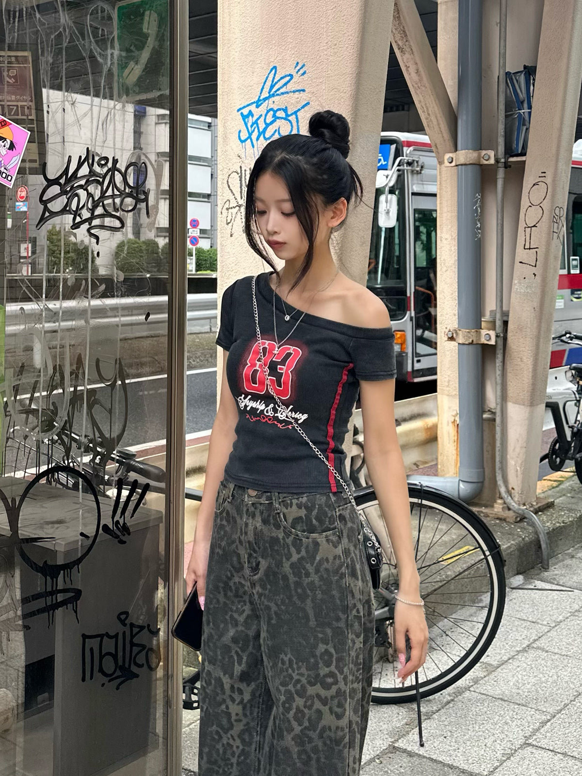 ナンバーロゴワンショルTシャツ