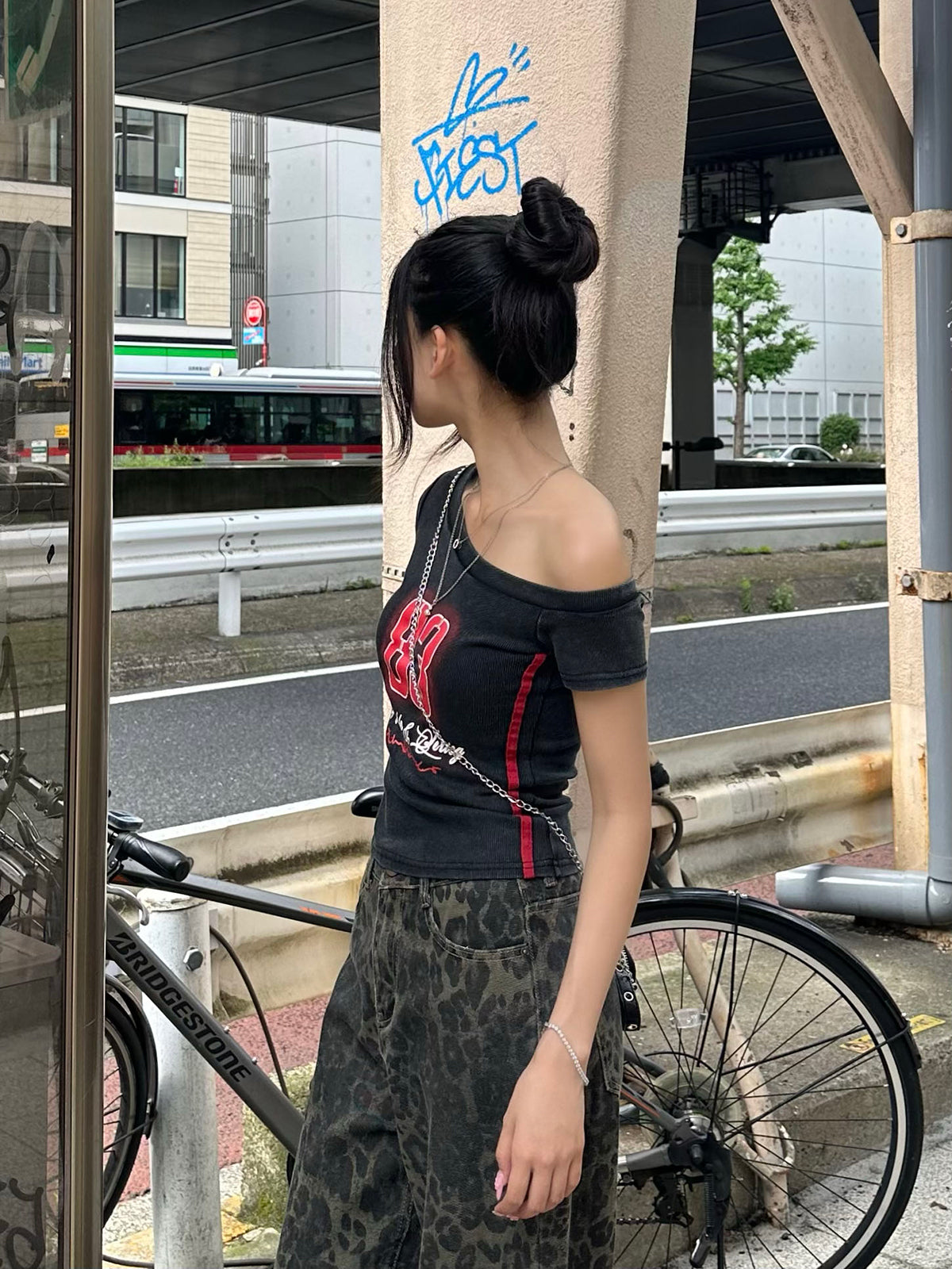 ナンバーロゴワンショルTシャツ