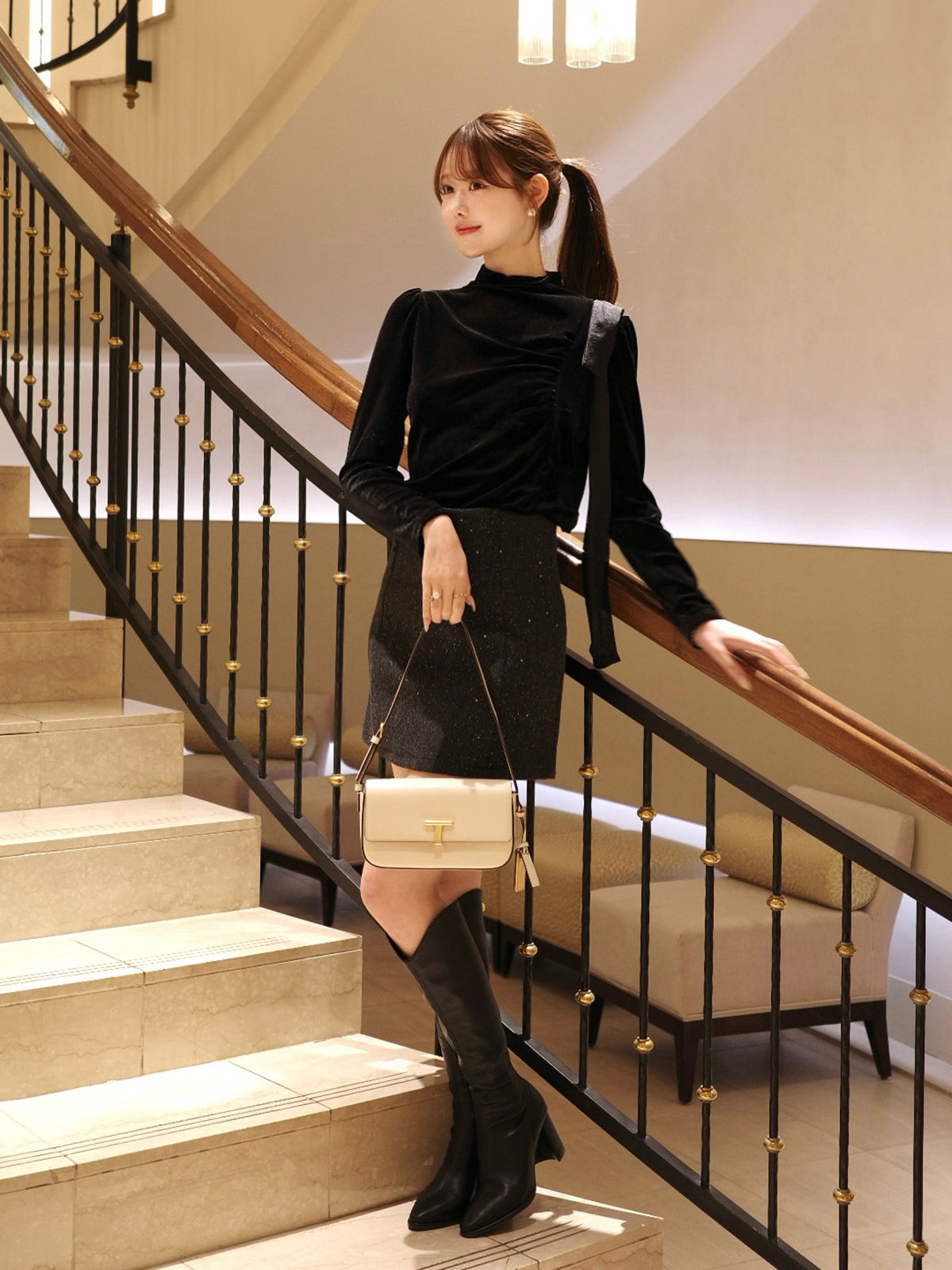 ショルダータイハイネックベロアカットソー