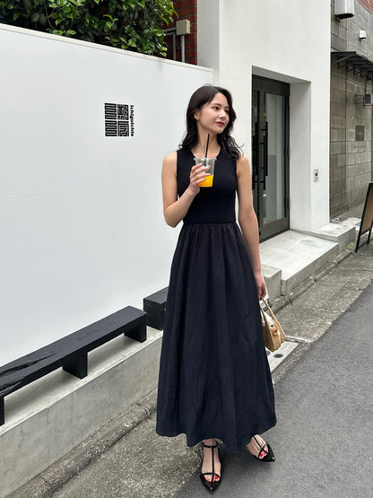 Sleeveless docking dress