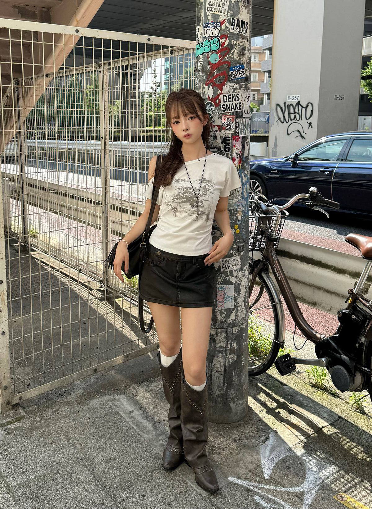 グラフィティデザインワンショルTシャツ