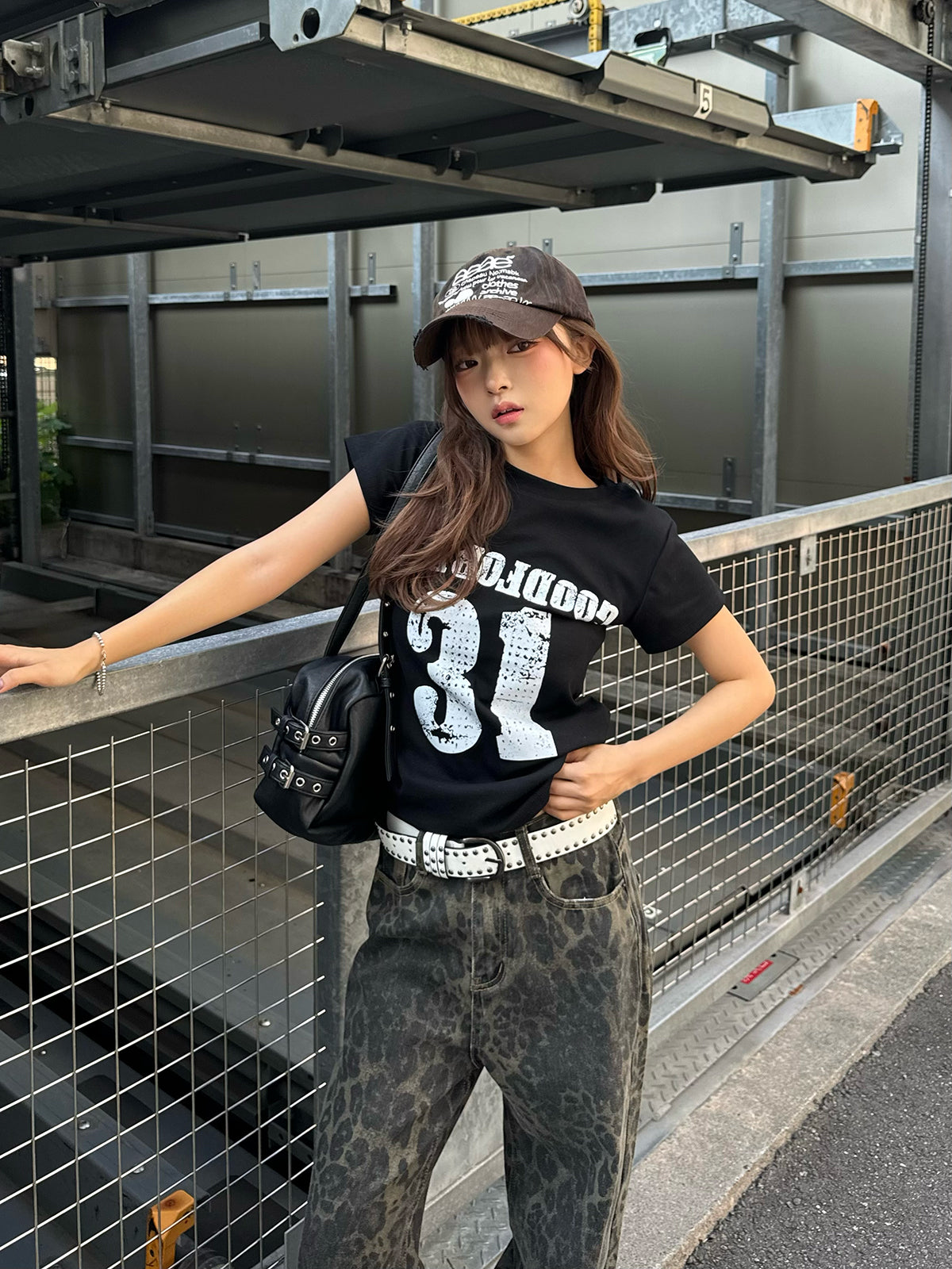 ダウンレタリングTシャツ