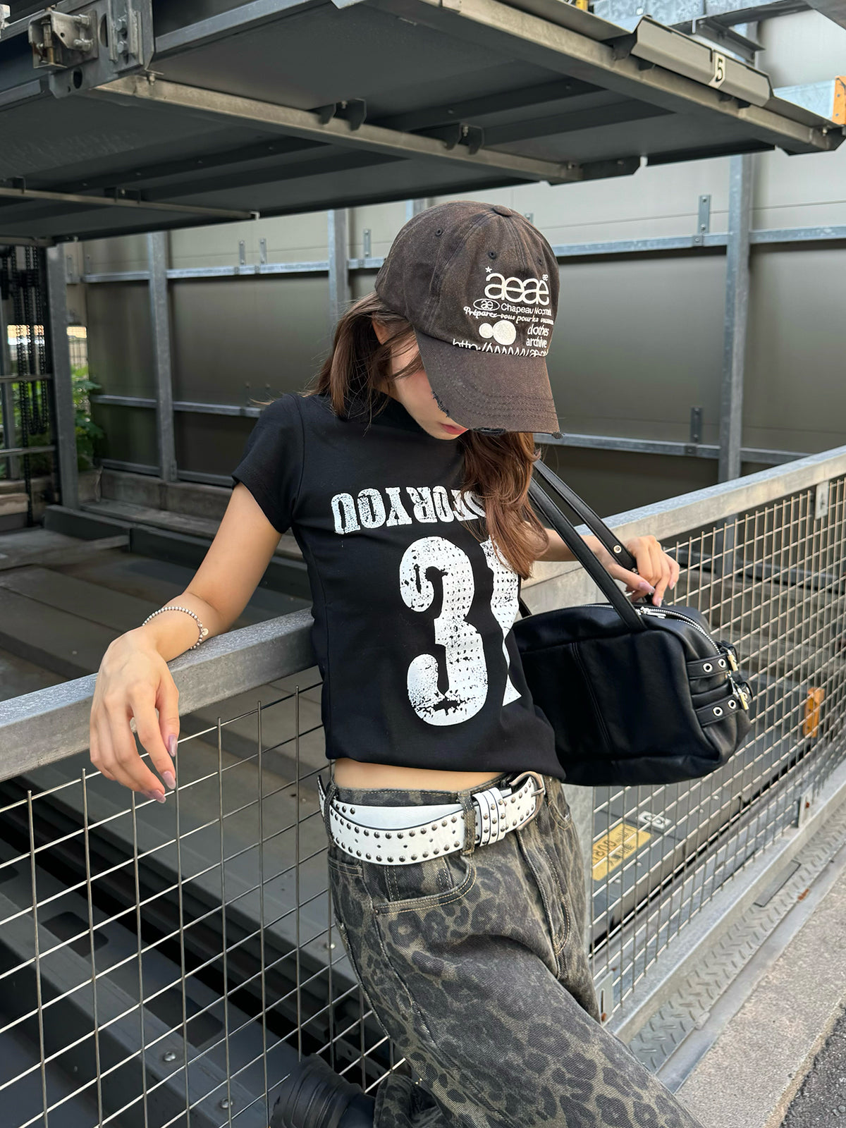ダウンレタリングTシャツ