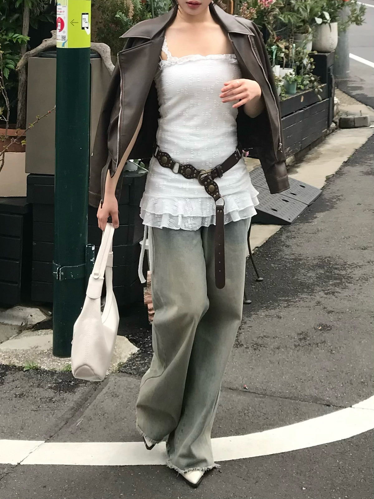 聚攏蕾絲荷葉邊上衣