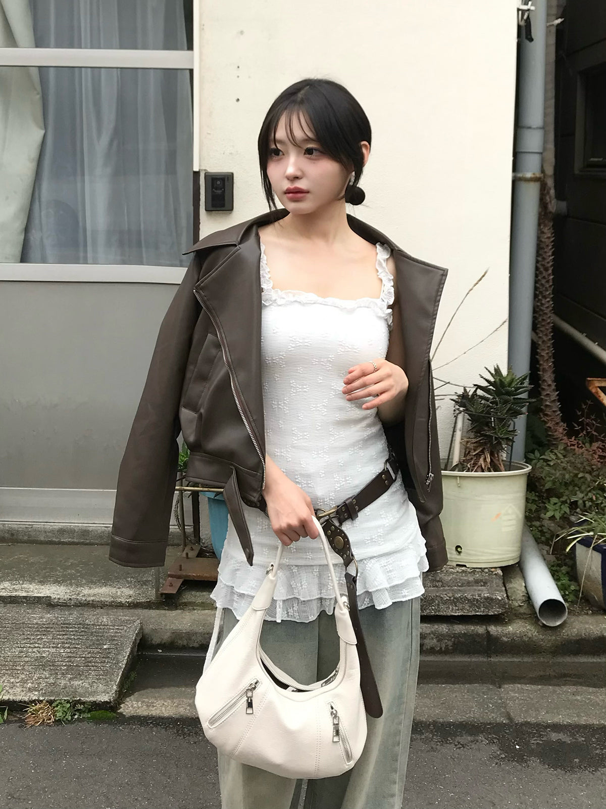 聚攏蕾絲荷葉邊上衣