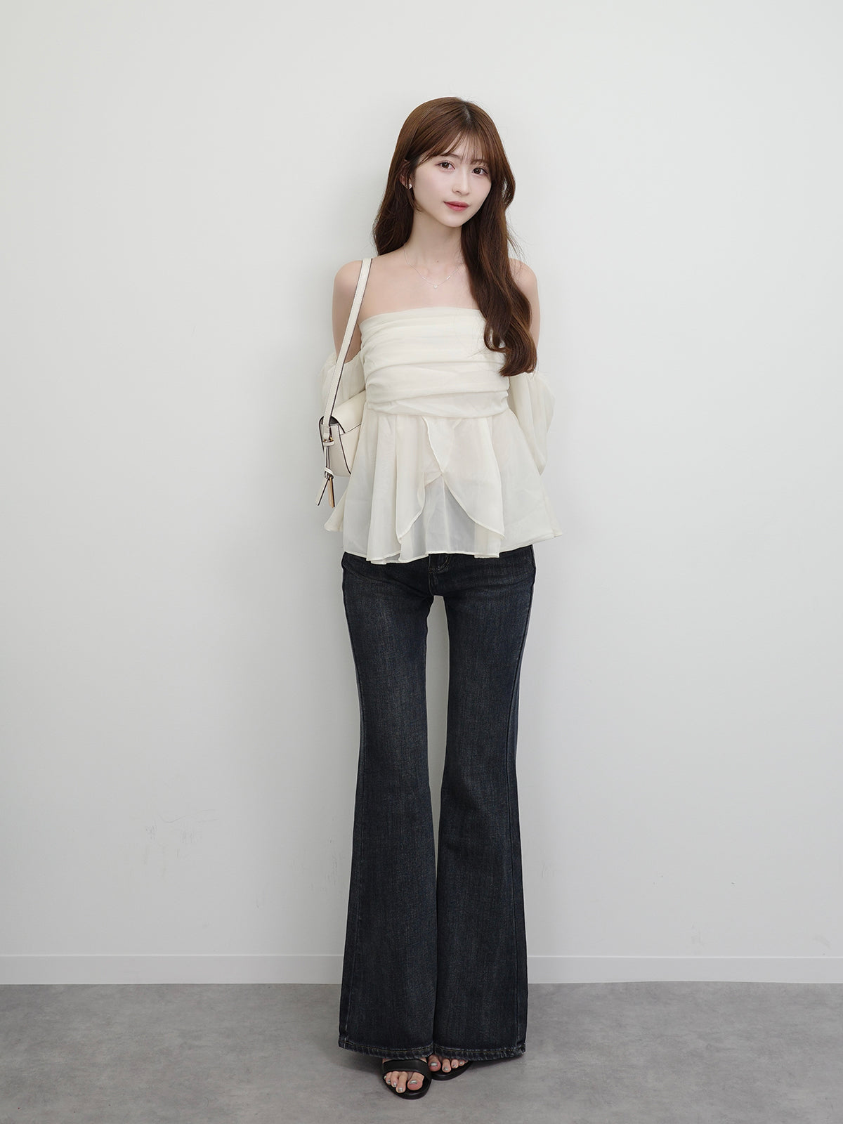 シルエットフレアデニムパンツ