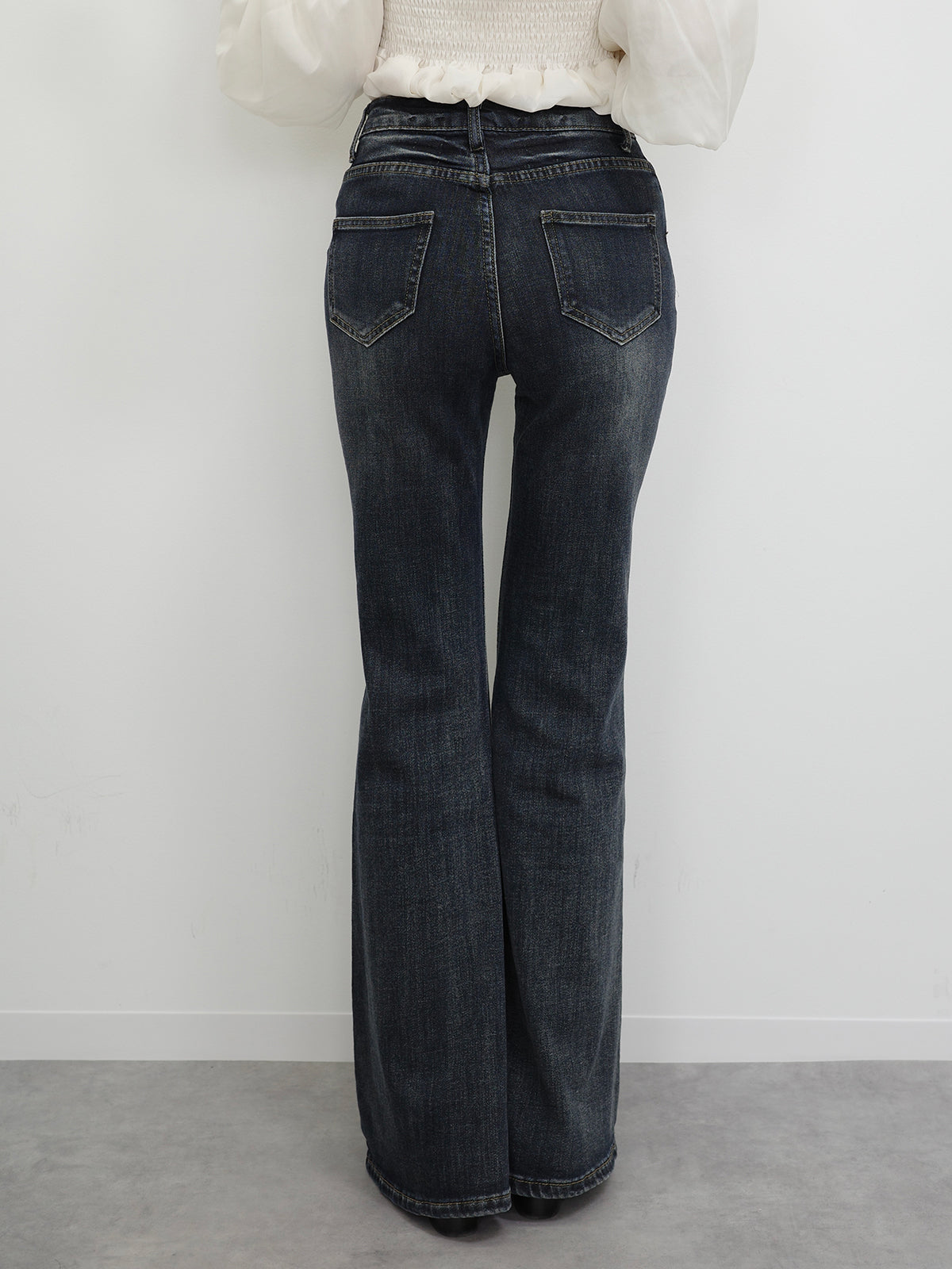 シルエットフレアデニムパンツ