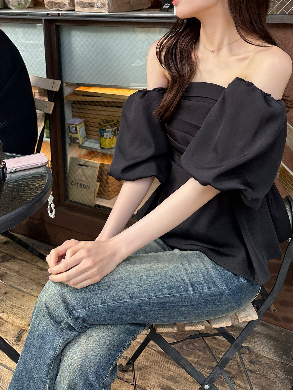 오프 숄더 퍼프 슬리브 개더 블라우스