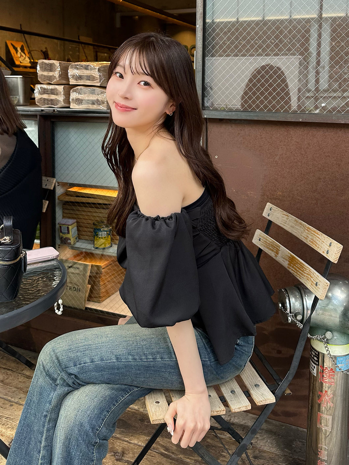 오프 숄더 퍼프 슬리브 개더 블라우스