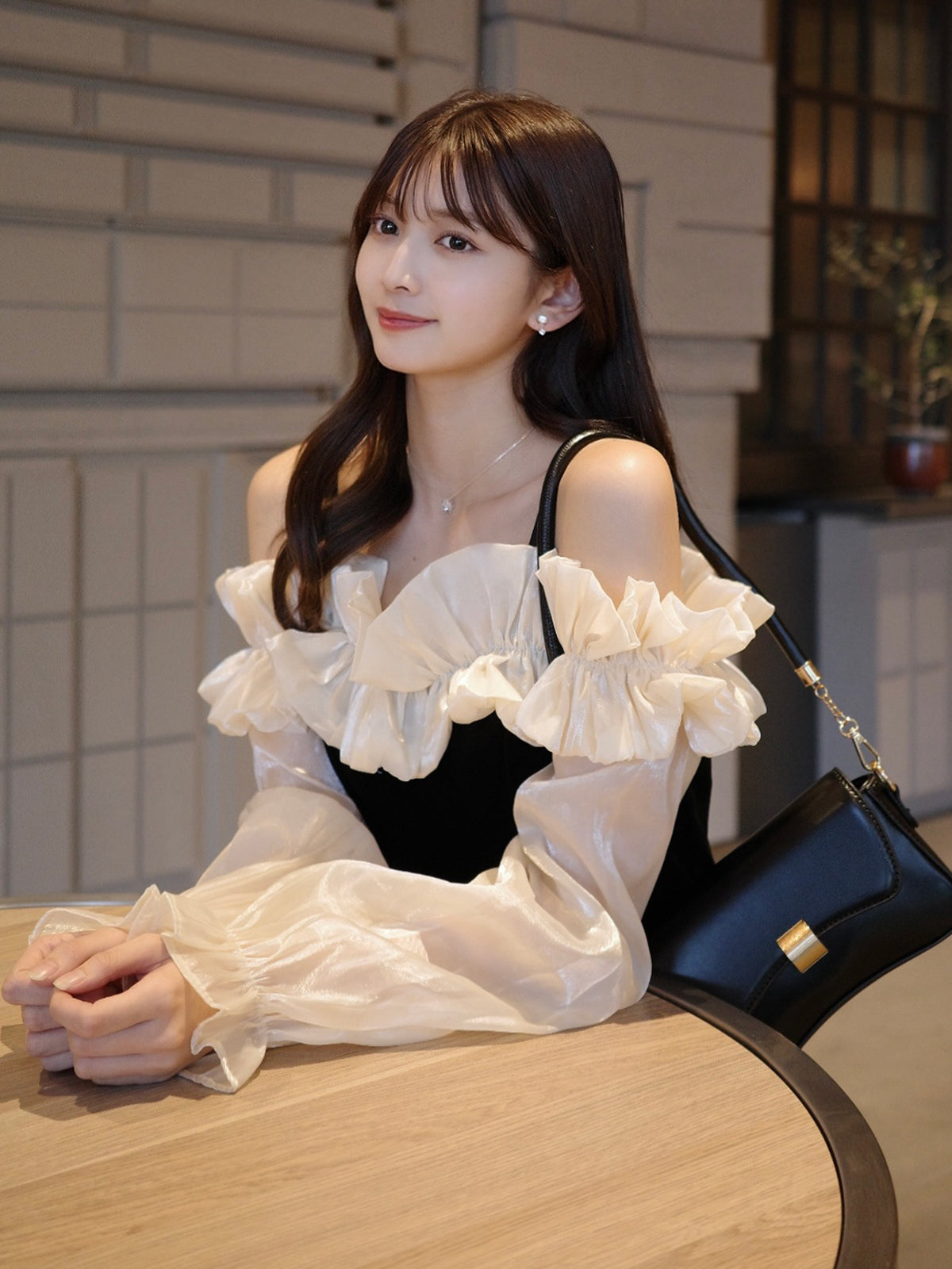 オフショルダーフリルベロアワンピース