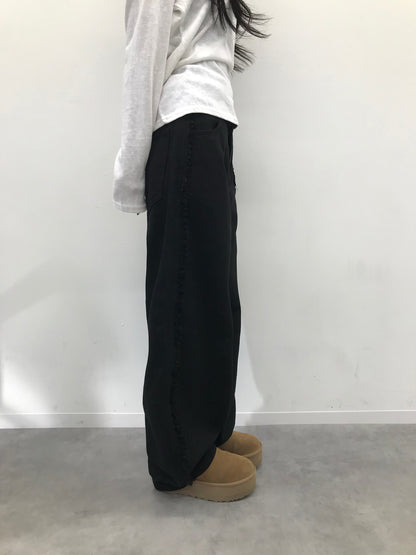 フリンジワイドブラックデニムパンツ