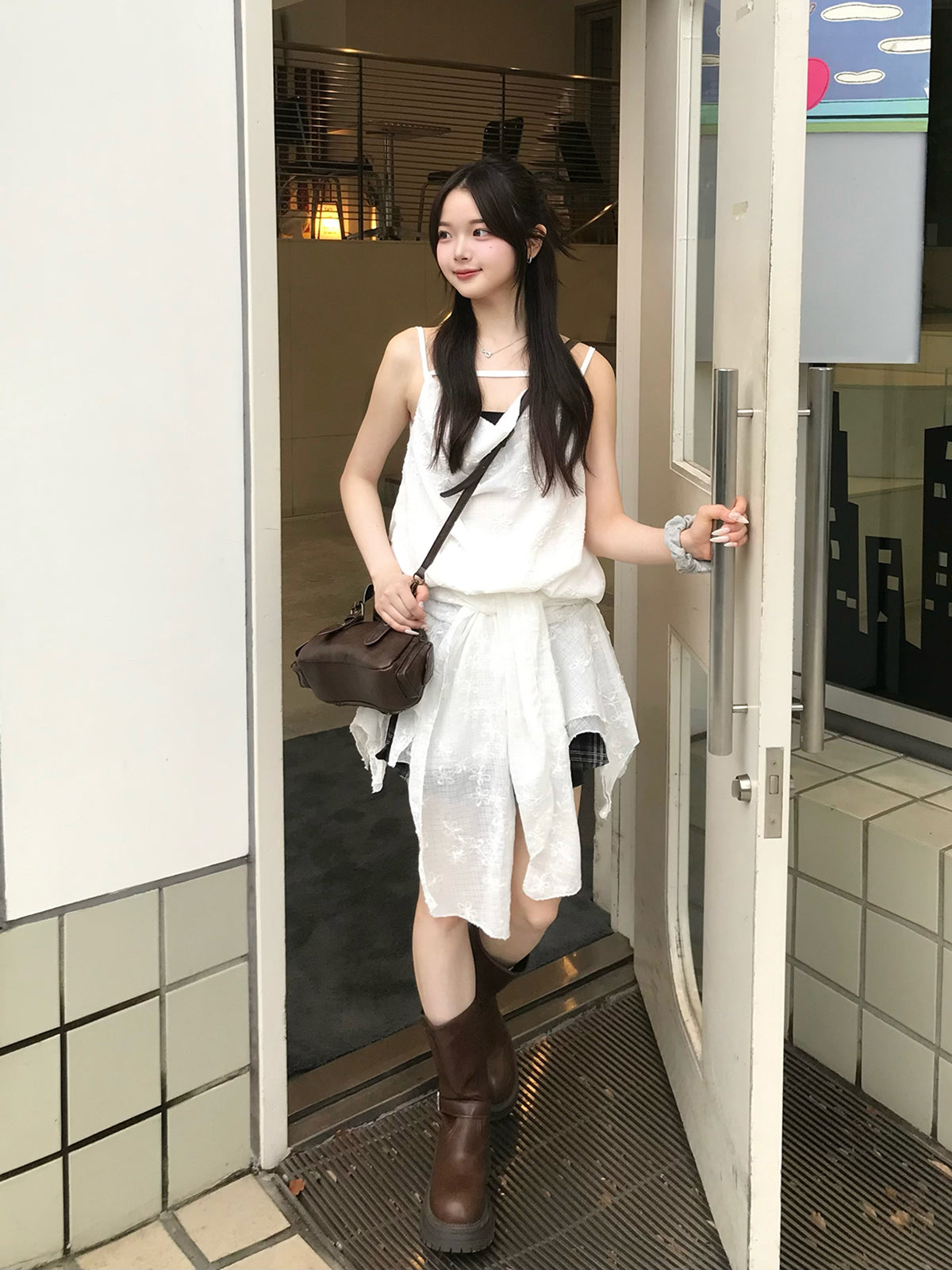 フラワーエンブロイダリーラップワンピース