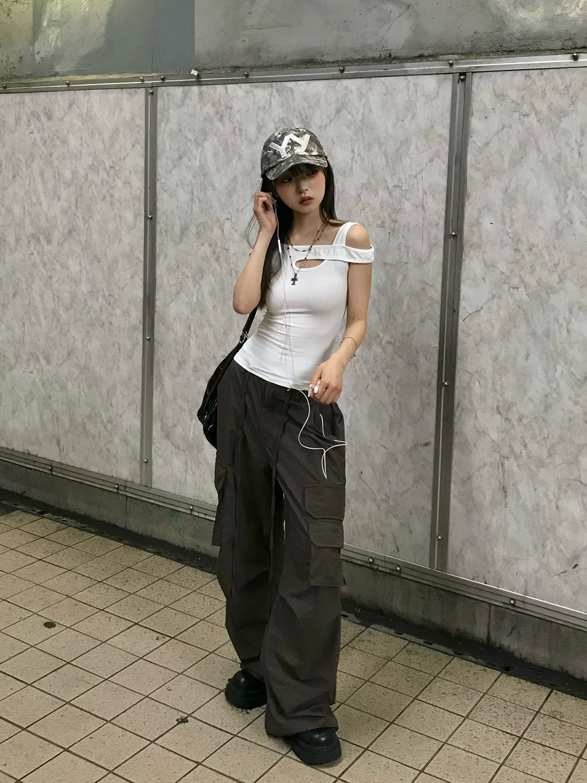 クロスショルダーカットソー