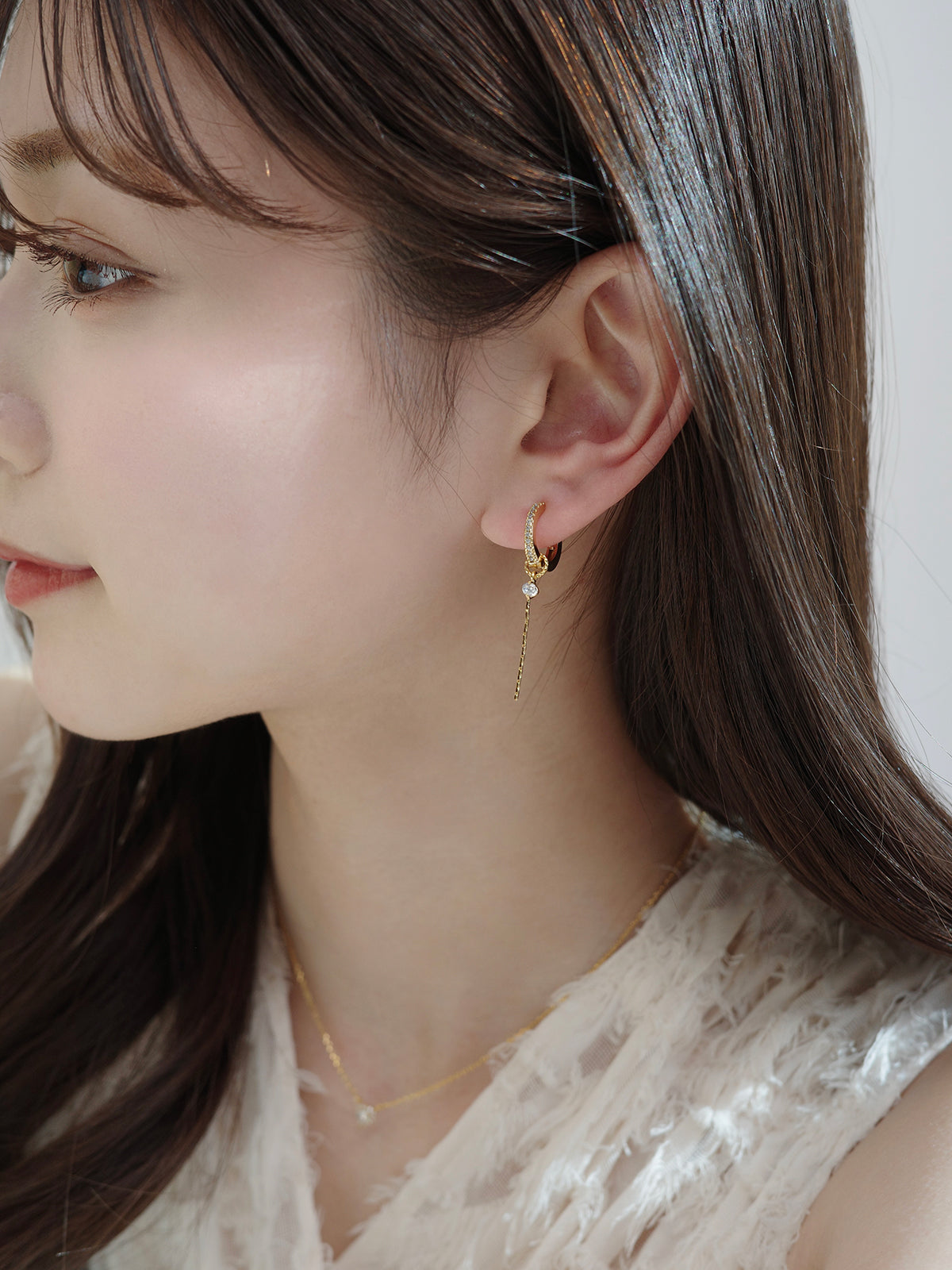Cubic Chain Charm