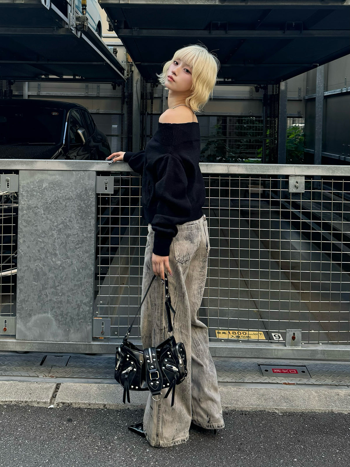 グレーウォッシュデニムパンツ