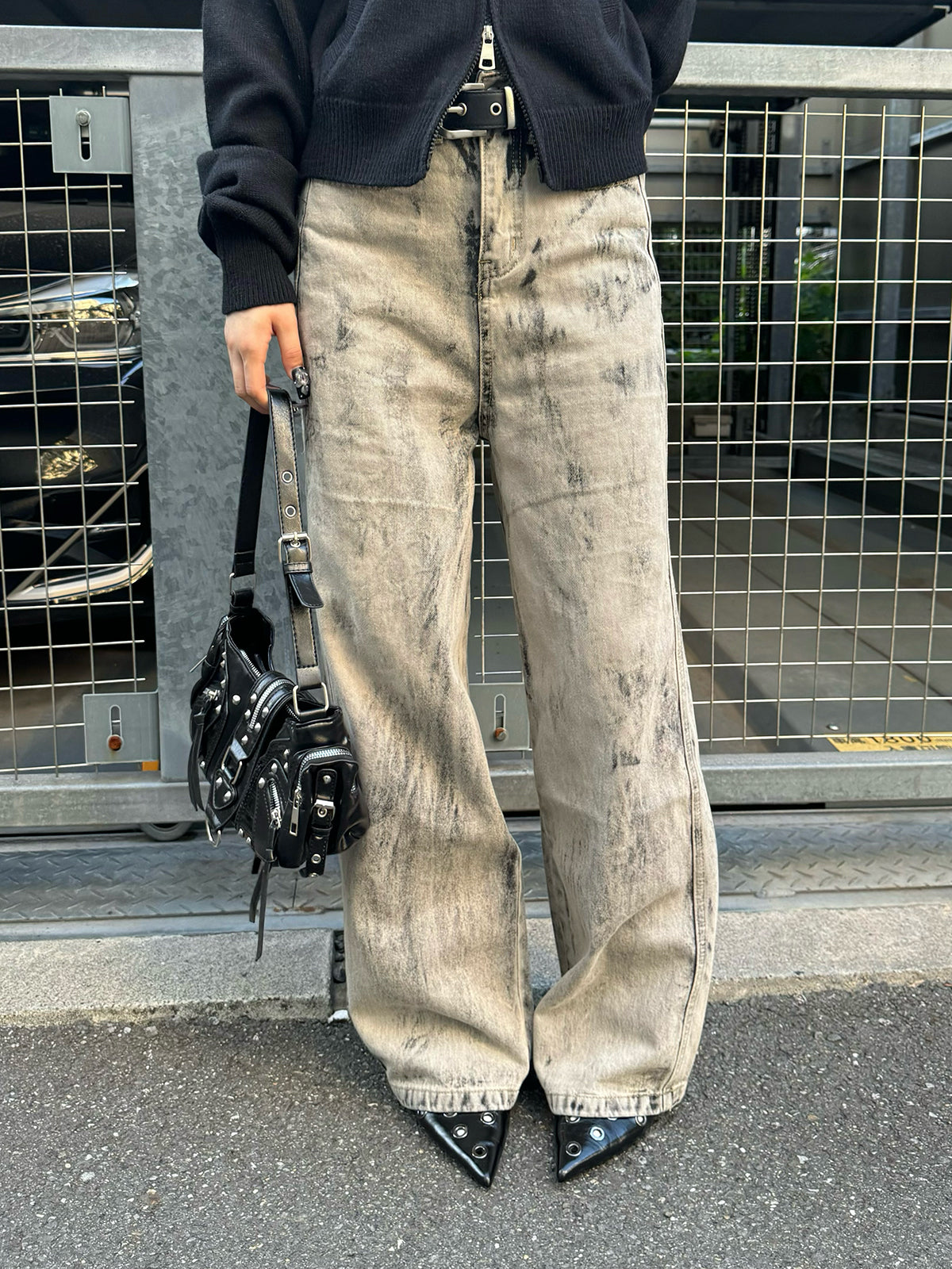 グレーウォッシュデニムパンツ