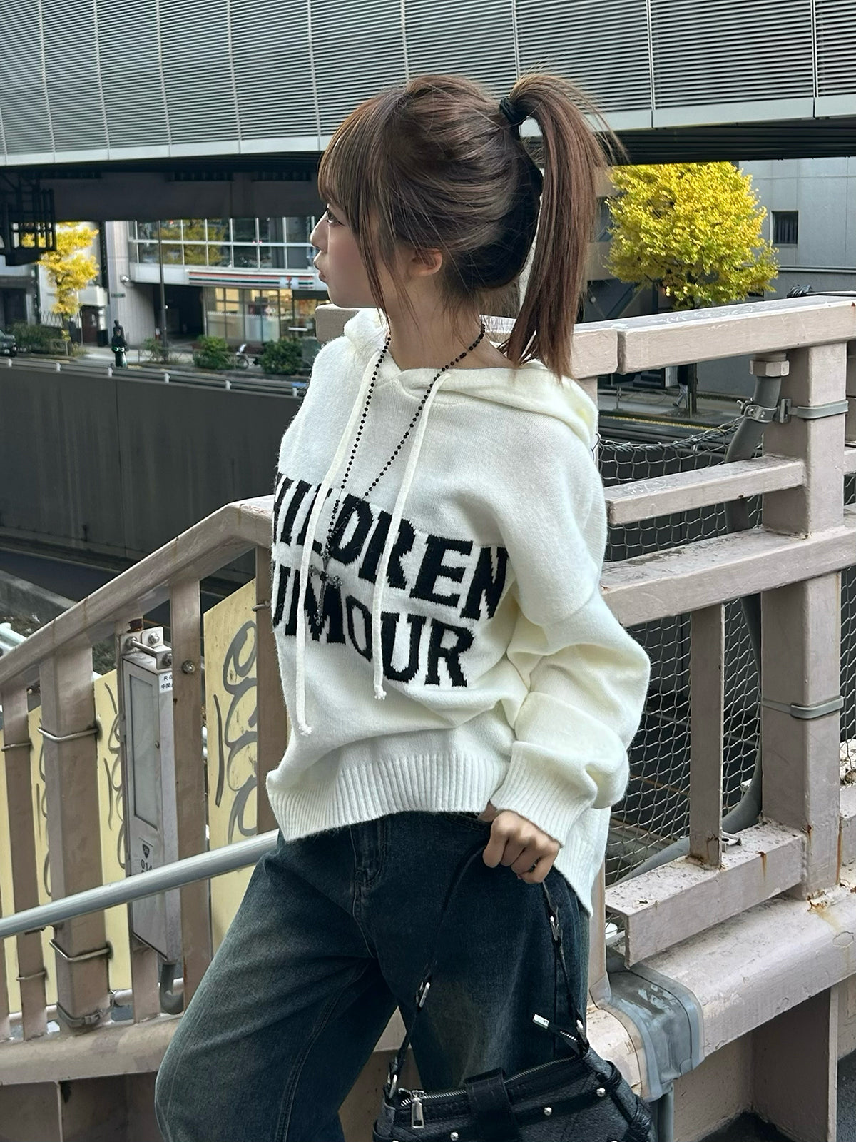 レタリングロゴフーディーニット