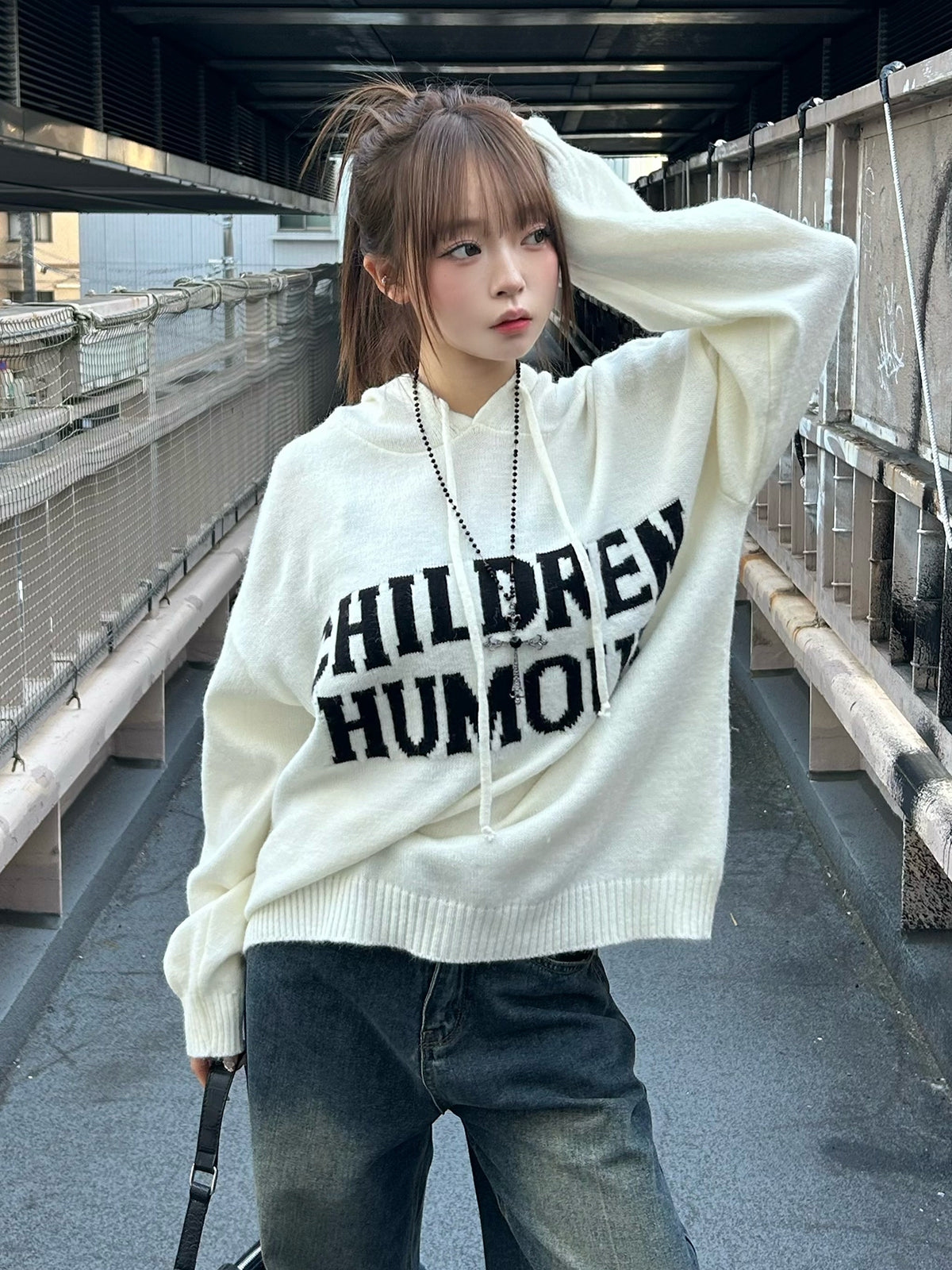 レタリングロゴフーディーニット