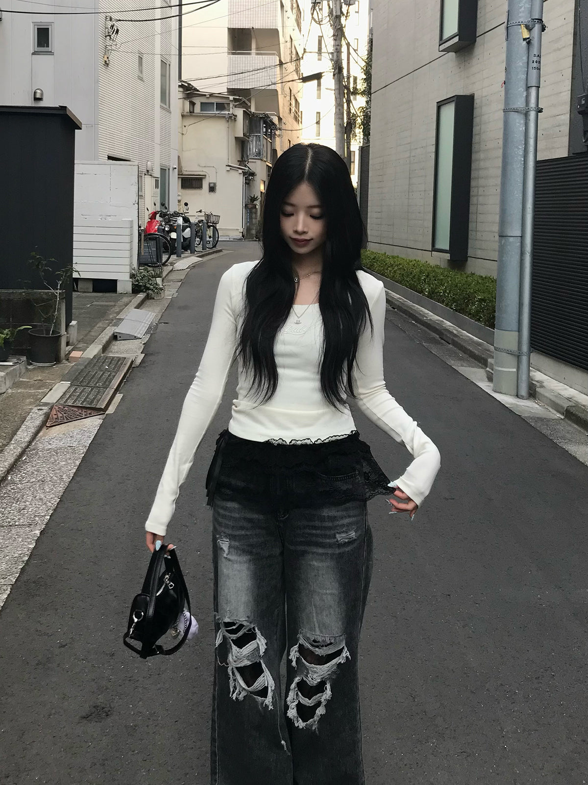 层叠蕾丝破损牛仔裤
