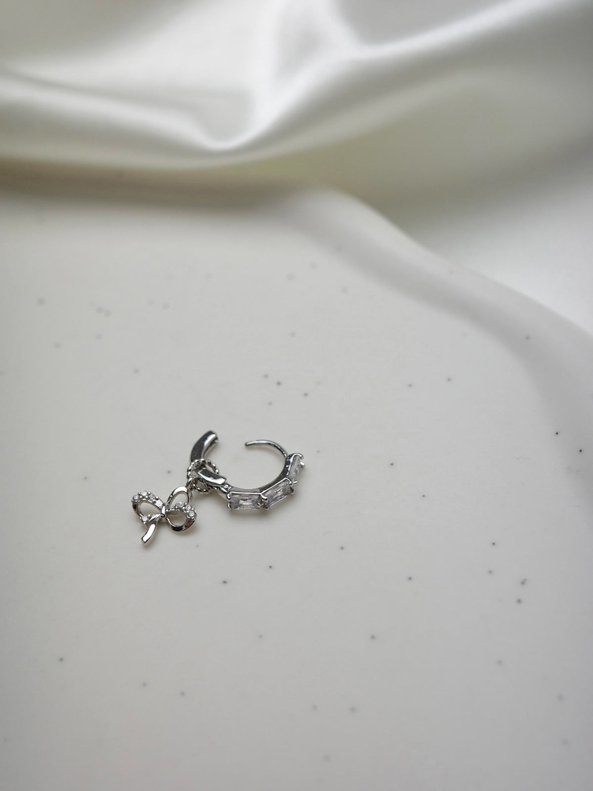 ハーフエタニティワンタッチピアス