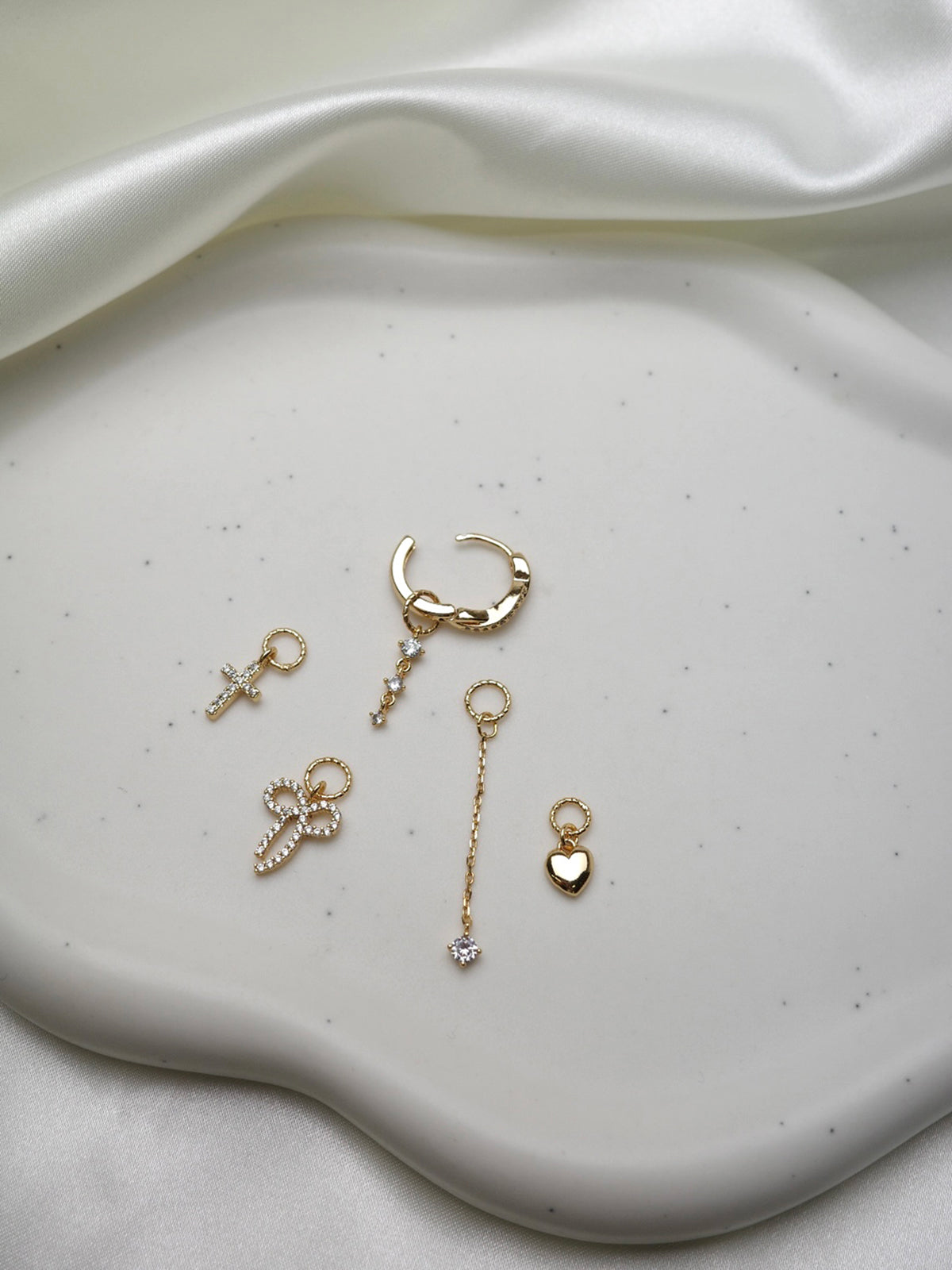 クロスキュービックワンタッチピアス