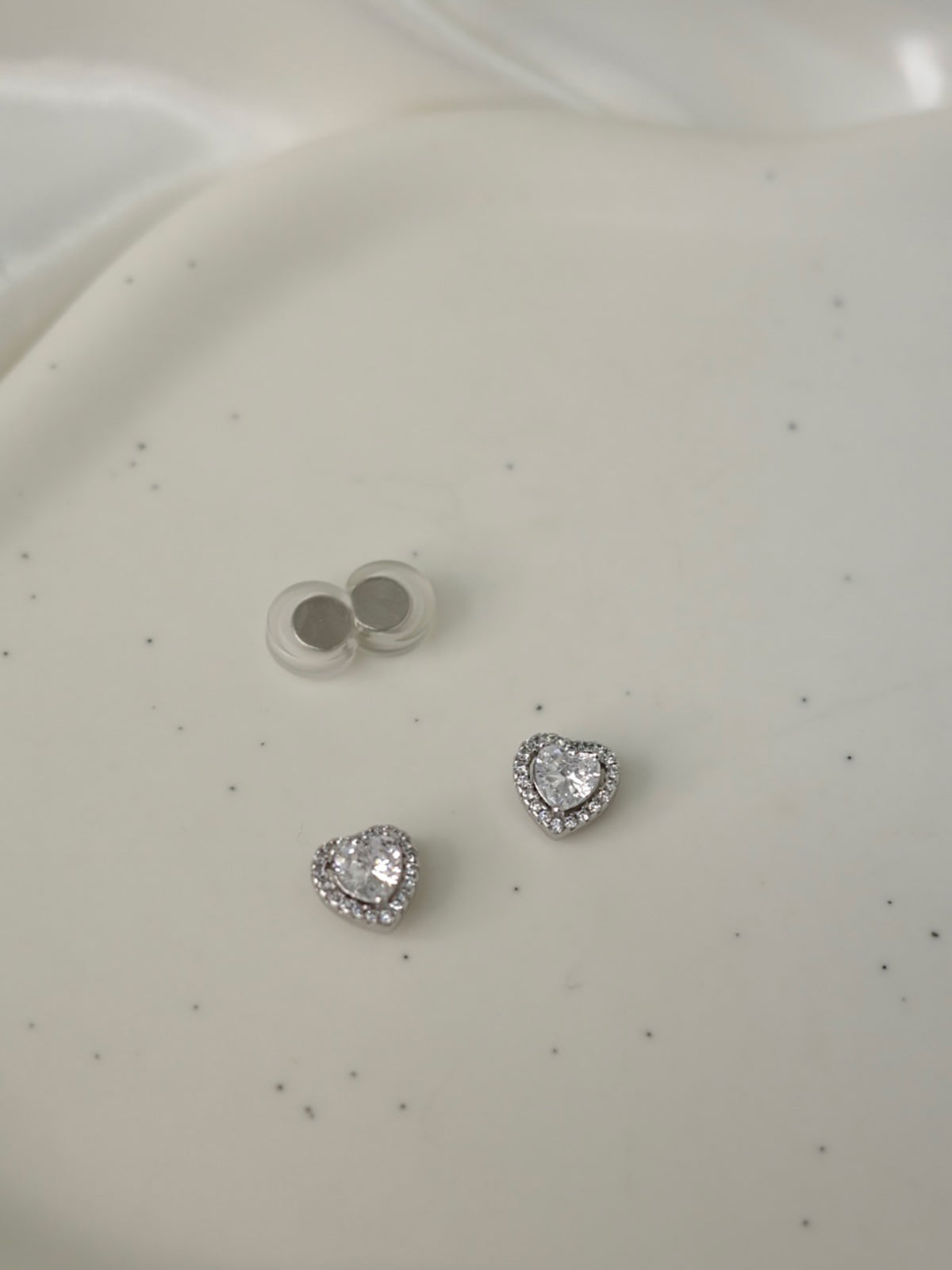 クリスタルハートマグネットピアス