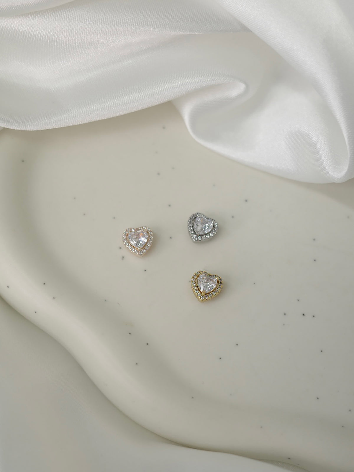 クリスタルハートマグネットピアス