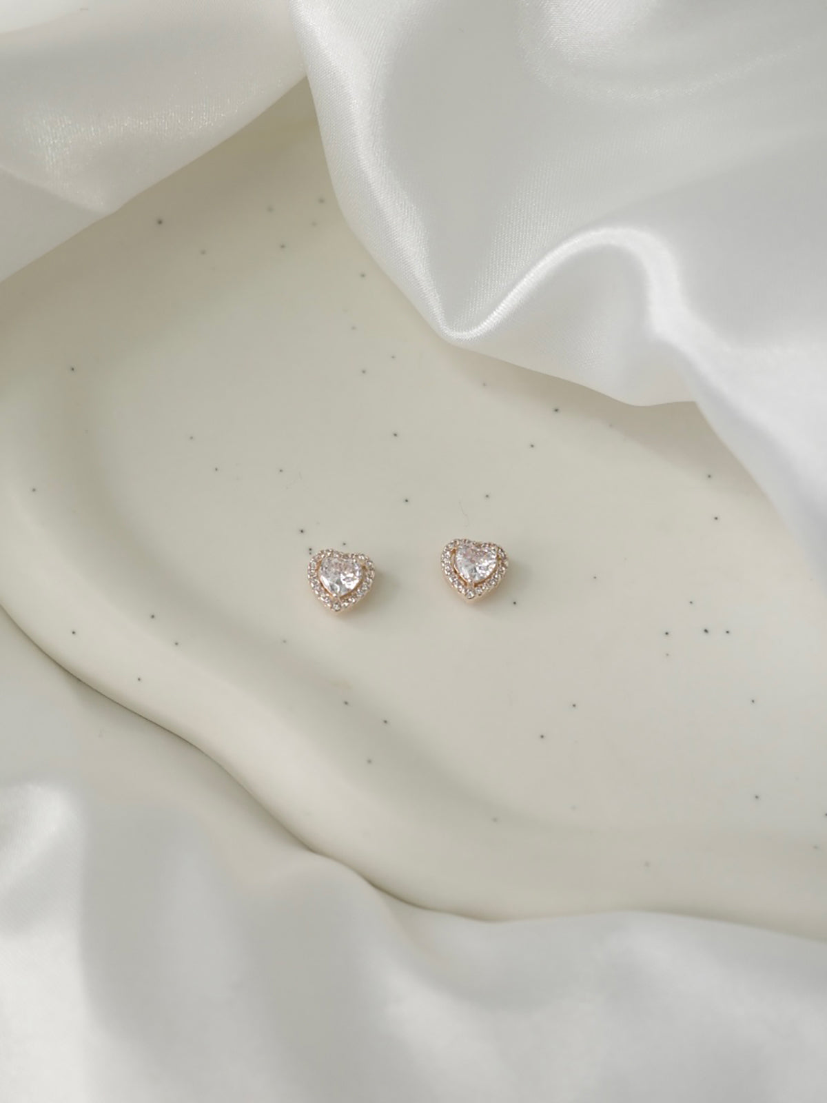 クリスタルハートマグネットピアス